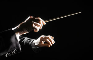 Conversatorio sobre Batutas, partituras y fracs, este martes