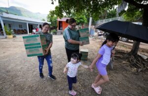 Llevan asistencia alimentaria a las familias de Tacuichamona