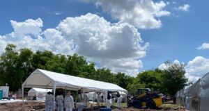 Continúan trabajos forenses en la fosa común del Panteón 21 de Marzo en Culiacán