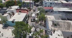 Incendio en inmueble de la UAS moviliza a cuerpos de emergencia en el Centro de Culiacán