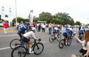 Más de mil ciclistas, corredores y patinadores participan en “Altata Rush 2025”