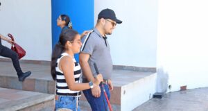 ¡Ejemplo de inclusión! María de Jesús, alumna de la Facultad de Derecho con discapacidad visual, agradece el apoyo que ha recibido desde ADIUAS