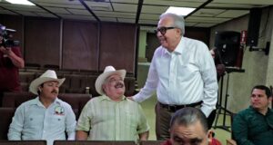 Sostiene gobernador Rocha reunión de trabajo con liderazgos agrícolas del estado