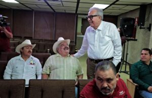 Sostiene gobernador Rocha reunión de trabajo con liderazgos agrícolas del estado