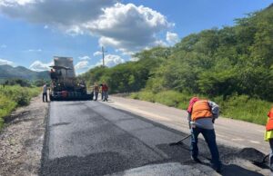Atiende Gobierno de Sinaloa bacheo de carreteras estatales