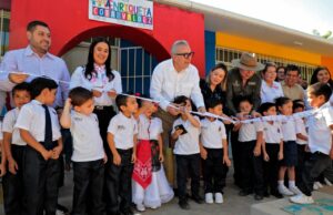 Entrega gobernador Rocha Moya nuevas de aulas en Jardín de Niños en Badiraguato