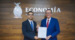 Feliciano Castro toma protesta a Roberto Sánchez como Subsecretario de Promoción y Competitividad Económica