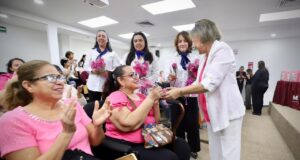 Entregan prótesis mamarias externas a mujeres sobrevivientes de cáncer de mama en Sinaloa