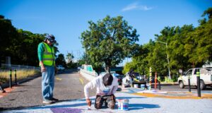 Avanza intervención con pintura en el crucero Rafael Buelna y Vicente Riva Palacio, en el centro de Culiacán