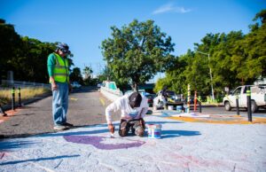 Avanza intervención con pintura en el crucero Rafael Buelna y Vicente Riva Palacio, en el centro de Culiacán
