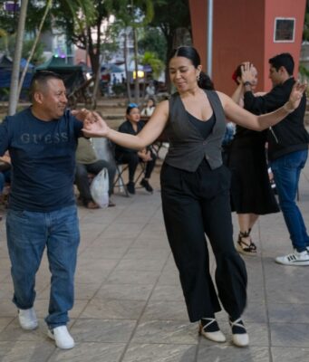 Entre pasos, sonrisas y memoria, el danzón volvió a reunir a Culiacán