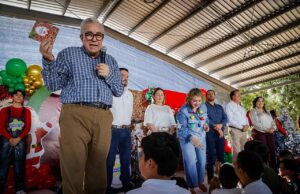 Gobernador Rocha Moya y Eneyda Rocha festejan a miles de familias en la Gran Posada 2025