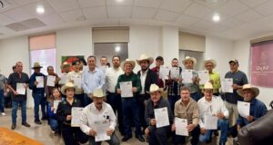 Ismael Bello toma protesta a Francisco Meza para nuevo período en la CCI de Sinaloa