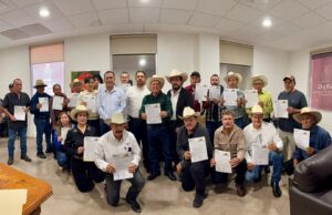 Ismael Bello toma protesta a Francisco Meza para nuevo período en la CCI de Sinaloa