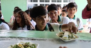 Gobierno de Sinaloa fortalece la permanencia escolar con más de 30 mil desayunos para juventudes
