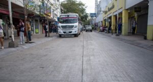 En tiempo récord concluyen rehabilitación en concreto estampado de la calle Ángel Flores