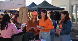 SEMujeres difunde servicios y tiene acercamiento con sinaloenses en el Tianguis Huizaches