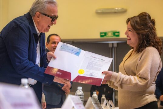 Gobernador Rocha encabeza entrega de 57 gratificaciones por jubilación a personal de COBAES