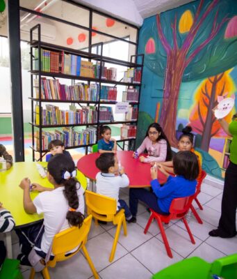 La hora del cuento despierta la imaginación infantil en la Biblioteca Rosa María Peraza