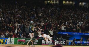 Tomateros escriben una noche épica y obligan al juego 7, hoy viernes