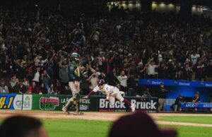 Tomateros escriben una noche épica y obligan al juego 7, hoy viernes