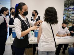 Con gran participación ciudadana, acuden a vacunarse contra el sarampión en macrocentros