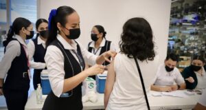 Con gran participación ciudadana, acuden a vacunarse contra el sarampión en macrocentros