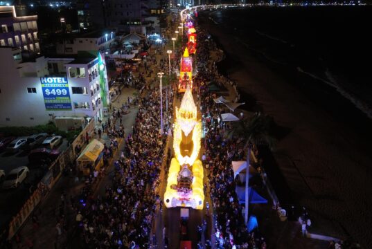 Más de 550 mil personas disfrutan el primer gran desfile del Carnaval Internacional de Mazatlán 2026