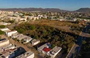 Tendrá Lomas de San Isidro nueva preparatoria CBTIS; Juan de Dios Gámez y titular de SEPyC supervisan terreno