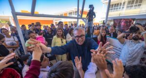 “No hay nada más bonito que inaugurar escuelas”, asegura Rocha; al poner en marcha la secundaria ETI 101 en Valle Alto