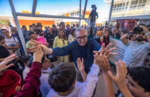 “No hay nada más bonito que inaugurar escuelas”, asegura Rocha; al poner en marcha la secundaria ETI 101 en Valle Alto
