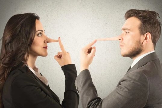 El poder de la mentira