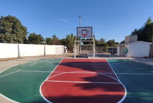 Ayuntamiento continúa rehabilitando espacios deportivos en las sindicaturas de Culiacán