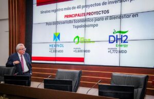 Gobernador Rocha Moya imparte conferencia magistral en el Centro de Estudios Superiores Navales