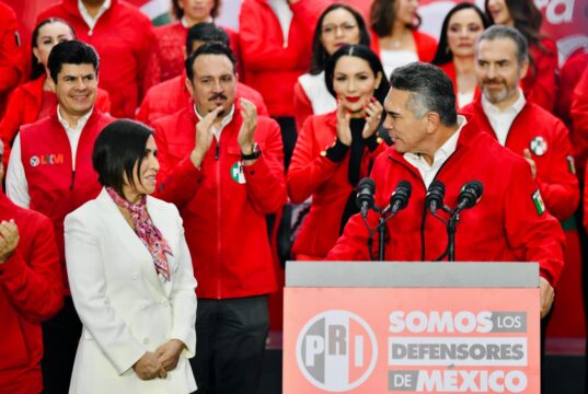 Rosario Robles llega al PRI como coordinadora nacional; el partido abre candidaturas a la sociedad civil