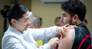 ¡Protección para todos! Bienestar Universitario y el Sector Salud llevan vacunación a estudiantes y personal de la Facultad de Contaduría y Administración