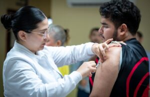 ¡Protección para todos! Bienestar Universitario y el Sector Salud llevan vacunación a estudiantes y personal de la Facultad de Contaduría y Administración
