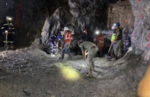 Rescatan un segundo minero con vida en El Rosario