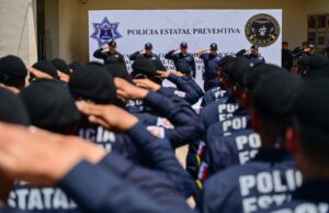 La SSP Sinaloa entrega constancias y reconocimientos a 46 policías estatales que culminan su curso del GOES