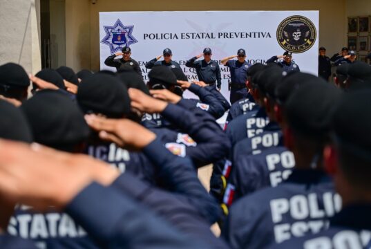 La SSP Sinaloa entrega constancias y reconocimientos a 46 policías estatales que culminan su curso del GOES