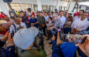 Gobernador Rocha Moya se reunió con miembros de comunidades indígenas de Ahome