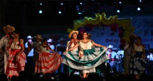 La Guelaguetza y el color de Oaxaca engalanan el inicio del XXXI Festival Internacional Universitario de la Cultura 2026, en el 153 aniversario de la UAS