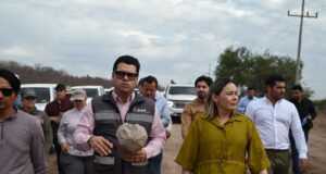 Supervisa Gobernadora Yeraldine construcción de carretera en Mocorito