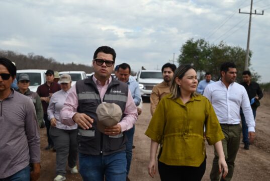 Supervisa Gobernadora Yeraldine construcción de carretera en Mocorito