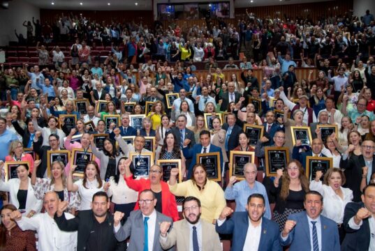 Entregan el Reconocimiento “Eustaquio Buelna Pérez” 2026 a 46 docentes e investigadores con 30 años de servicio en la UAS