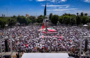 Más de 45 mil sinaloenses llenan la explanada de Gobierno para acompañar el mensaje de la Presidenta Claudia Sheinbaum