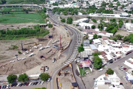 Habilitan dos carriles a la circulación de oriente a poniente por la obra del puente del boulevard Pedro Infante