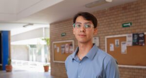 Estudiante de la UAS busca validar científicamente el uso del tatachinole para tratar los cálculos renales