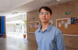 Estudiante de la UAS busca validar científicamente el uso del tatachinole para tratar los cálculos renales