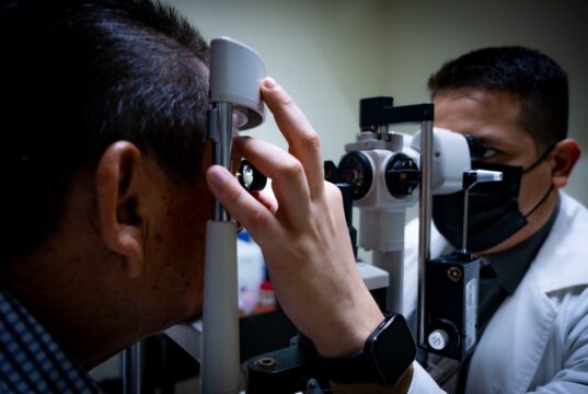 Trastornos visuales ya son la tercera causa de discapacidad en México, revela estudio del CIDOCS